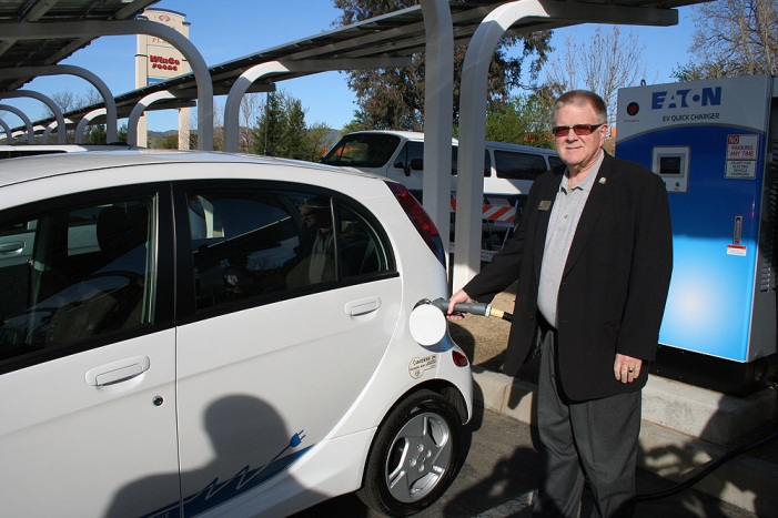 Mayor Hardy at the quick charge dedication ceremonies